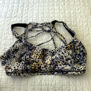 Lululemon size 6 Free to be Wild. Excellent condition.